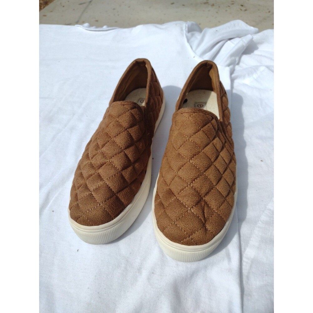 Magellan Outdoors Women’s Shoes  Sz 7B Slip Ons Quilted